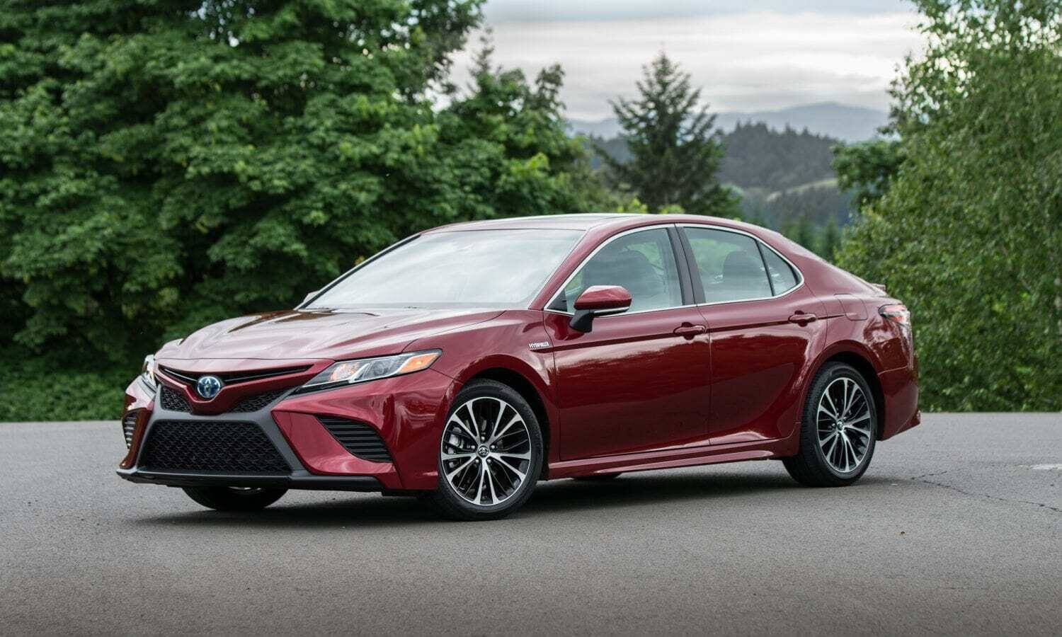 Toyota Camry 2022 - фото №1