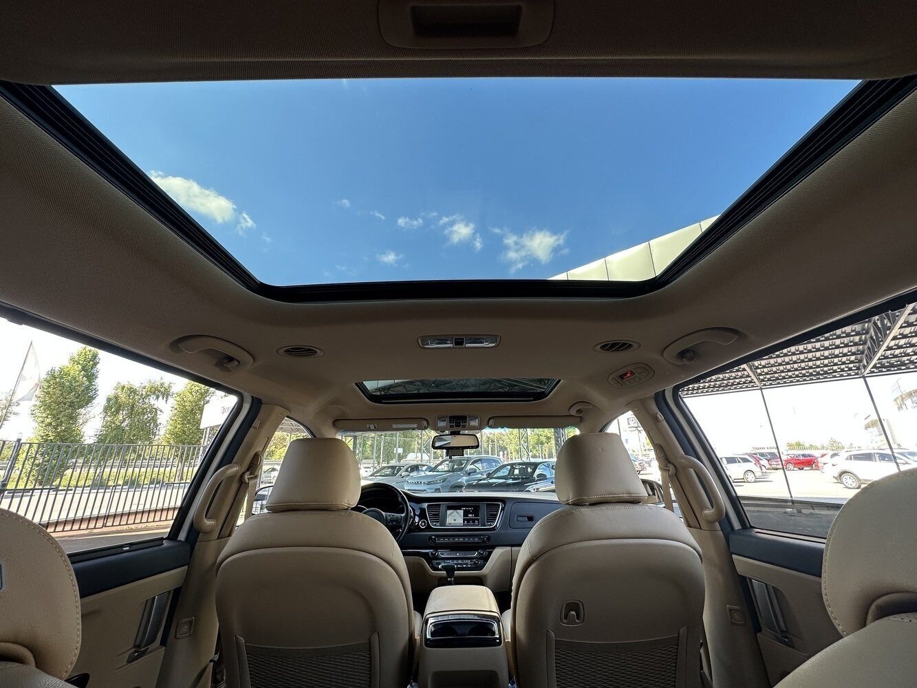 Аренда  Kia Carnival III 2.2d AT  7 класса 2019 года в городе Минск от 105 $/сутки,  двигатель: ДТ , объем 2.2 литров, КАСКО (Мультидрайв), без водителя, вид 8 - West Group