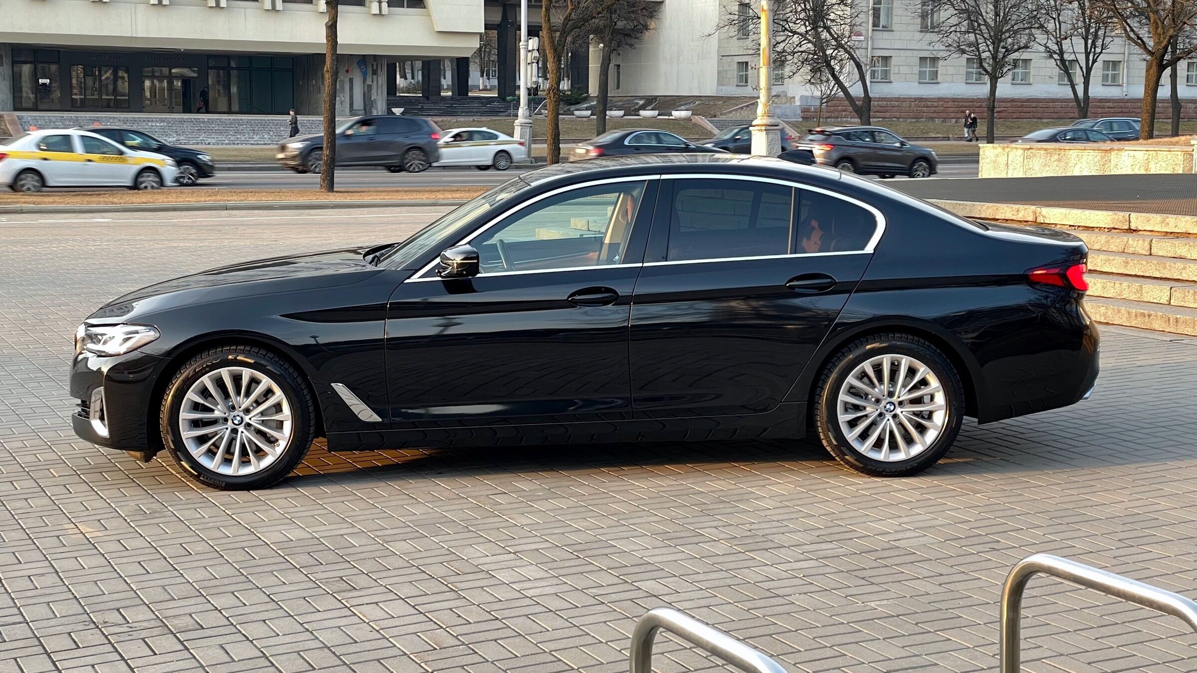 Аренда  BMW 5 series 530i G30 Restyling  3 класса 2021 года в городе Минск от 170 $/сутки,  двигатель: Бензин , объем 2.0 литров, КАСКО (Мультидрайв), без водителя, вид 9 - West Group