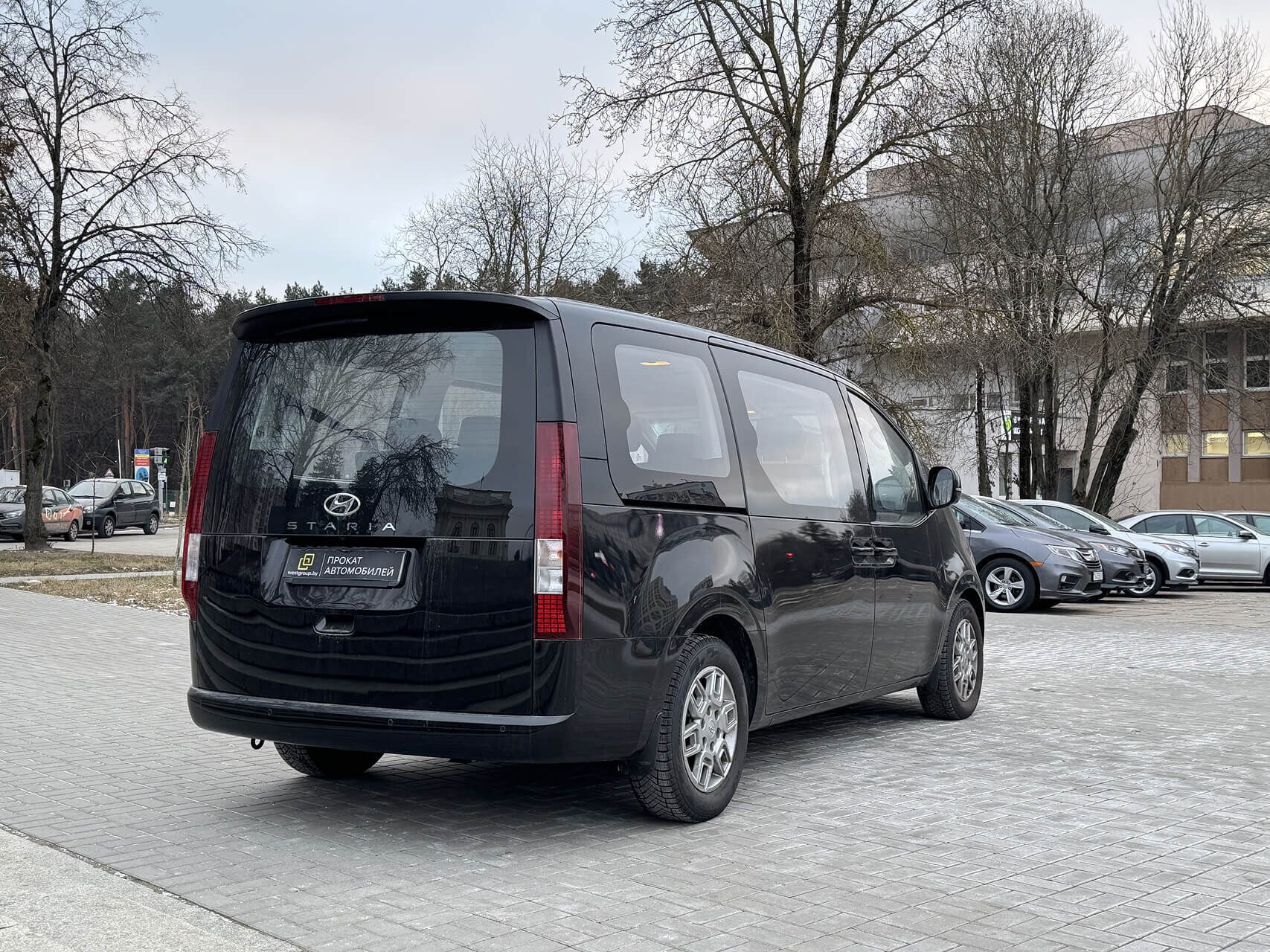 Аренда  Hyundai Staria   7 класса 2024 года в городе Минск от 150 $/сутки,  двигатель: ДТ , объем 2.4 литров, КАСКО (Мультидрайв), без водителя, вид 5 - West Group