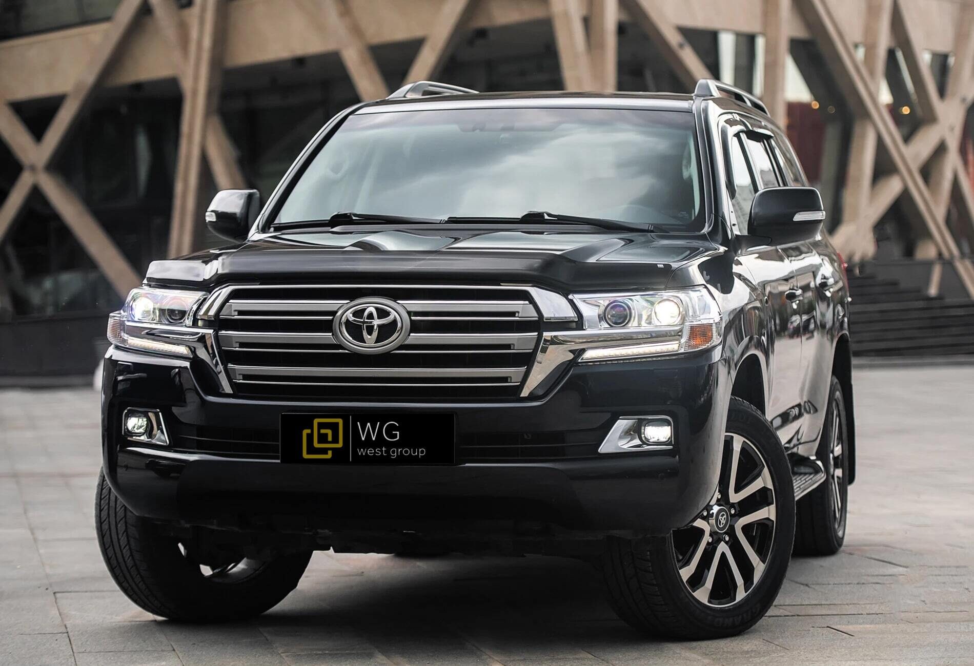 Toyota Land Cruiser J200 - фото №1