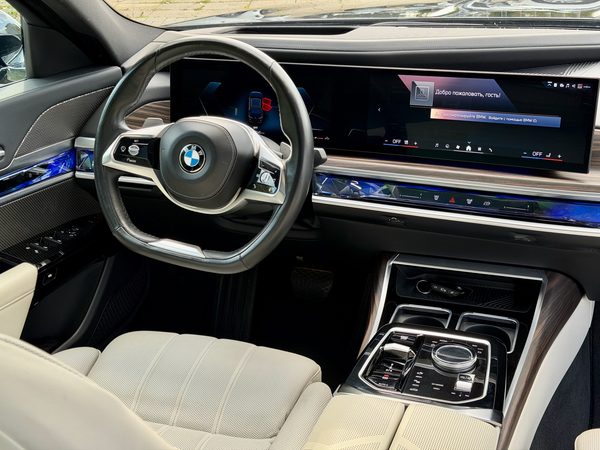 BMW 7 G70 - фото №3