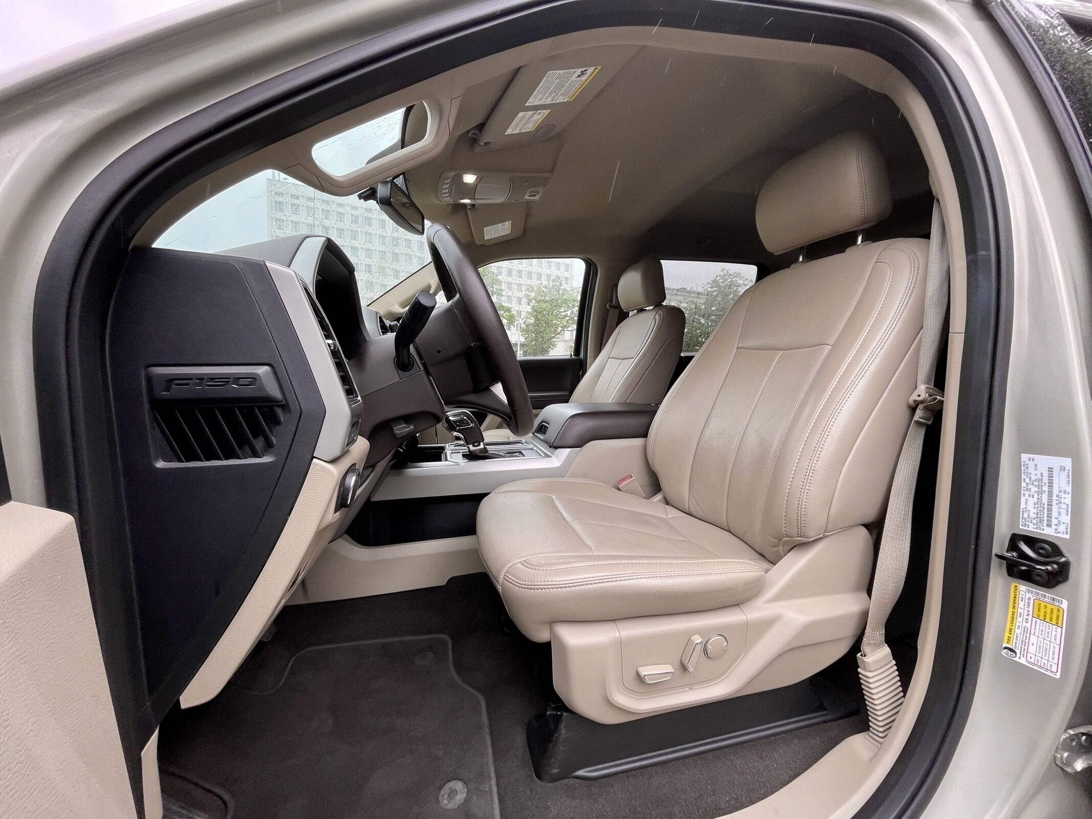 Ford F-150 pickup Lariat Crew Cab - фото №4