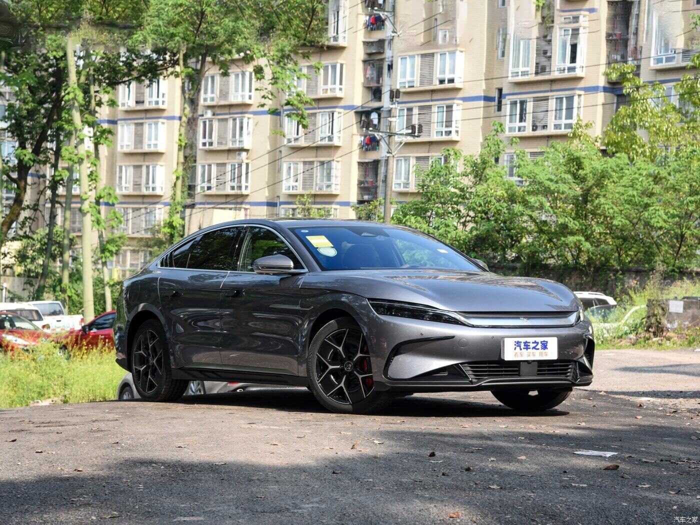Аренда  BYD Han I EV 85KwT  4 класса 2022 года в городе Минск от 164 $/сутки,  двигатель: Электро , объем 85.4 кВт литров, КАСКО (Мультидрайв), без водителя, вид 1 - West Group
