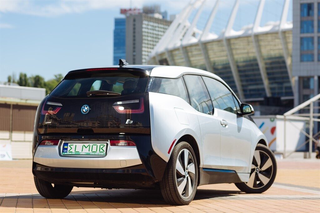 Аренда  BMW i3 REX electric  2 класса 2019 года в городе Минск от 56 $/сутки,  двигатель: Электро , объем Электро литров, КАСКО (Мультидрайв), без водителя, вид 2 - West Group