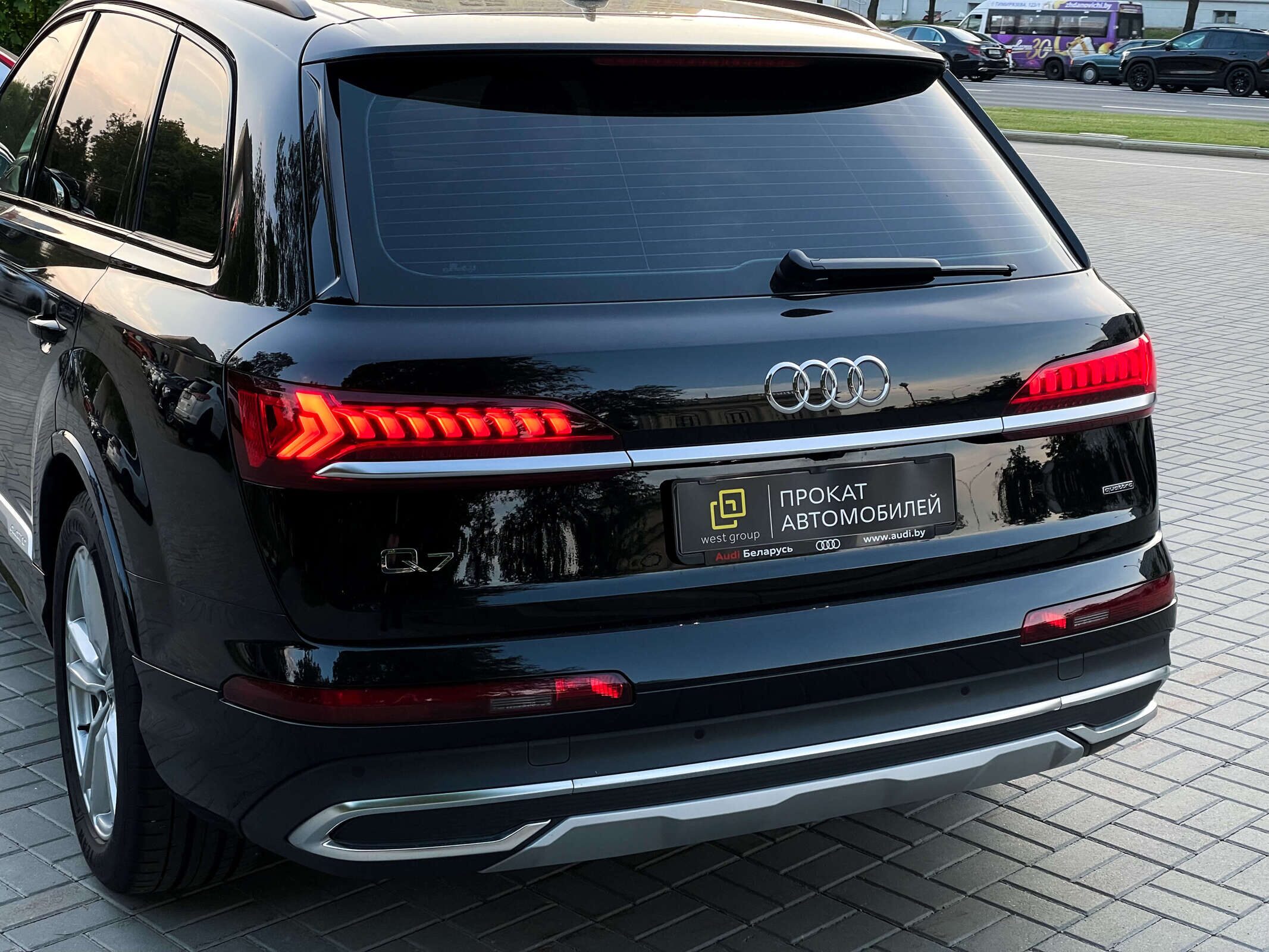 Аренда  Audi Q7 quattro tiptronic  6 класса 2022 года в городе Минск от 280 $/сутки,  двигатель: ДТ , объем 3.0 литров, КАСКО (Мультидрайв), без водителя, вид 4 - West Group