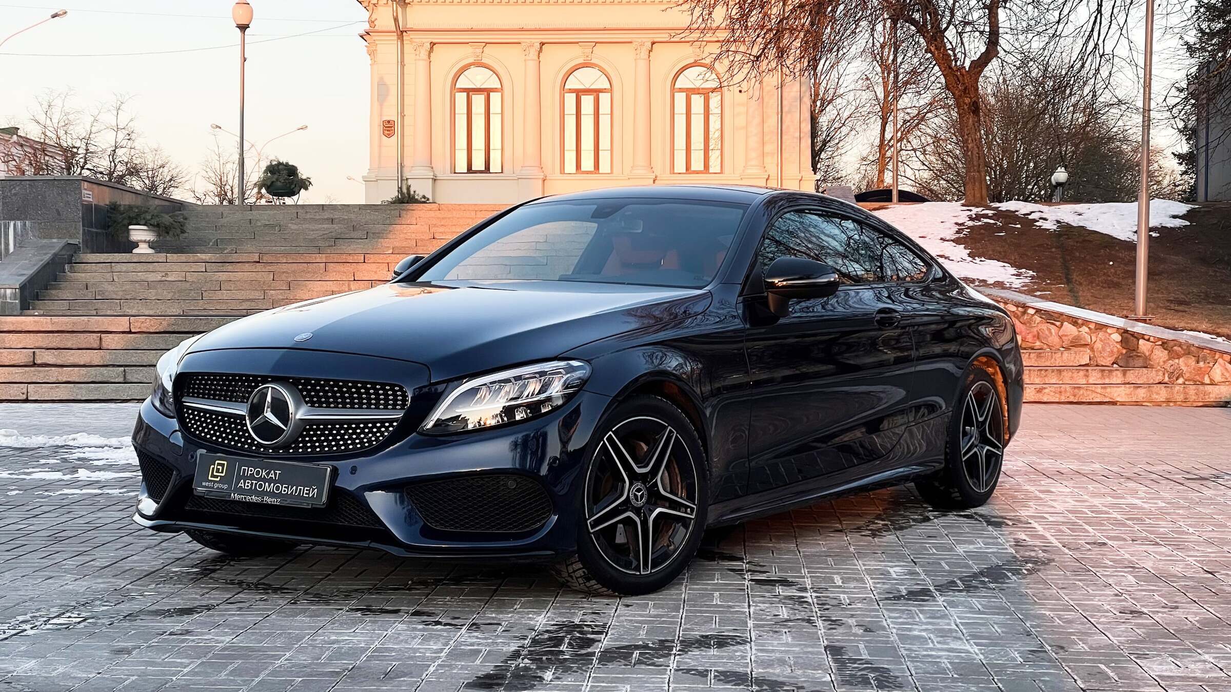 Аренда  Mercedes-benz C-class Coupe W205 C200 4MATIC Premium  3 класса 2019 года в городе Минск от 142 $/сутки,  двигатель: ДТ , объем 1.6 литров, КАСКО (Мультидрайв), без водителя, вид 1 - West Group