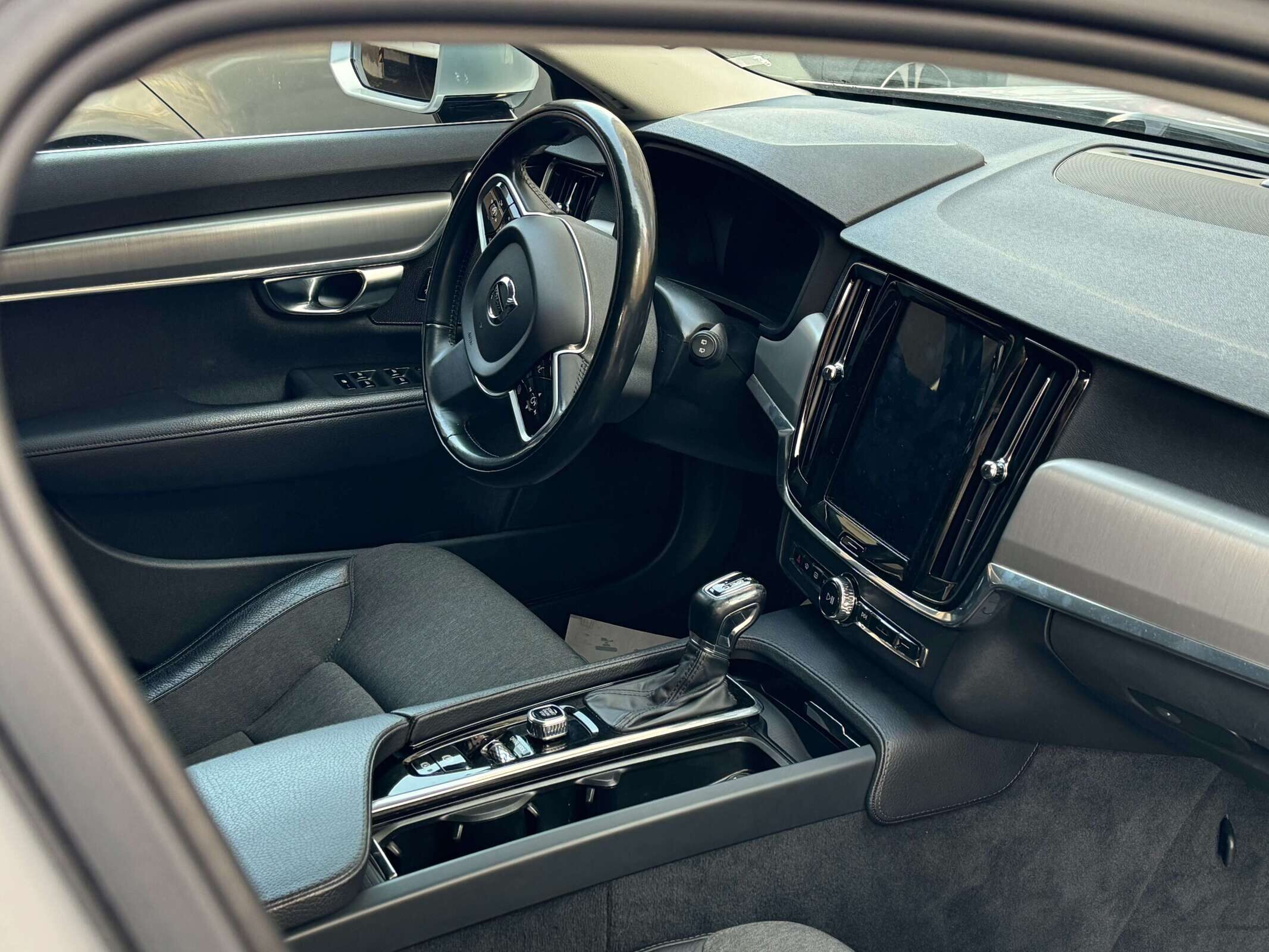 Аренда  Volvo V90 D4 Inscription  2 класса 2019-2023 года в городе Минск от 89 $/сутки,  двигатель: ДТ , объем 2.0 литров, КАСКО (Мультидрайв), без водителя, вид 2 - West Group