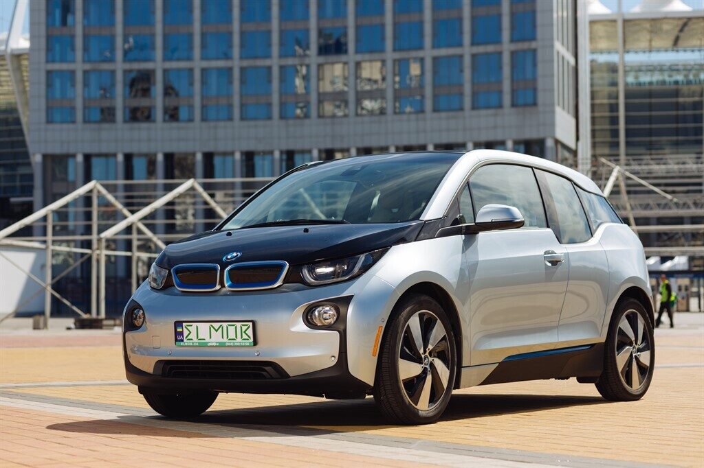 Взять на прокат Хэтчбэк BMW i3  2019 года выпуска 