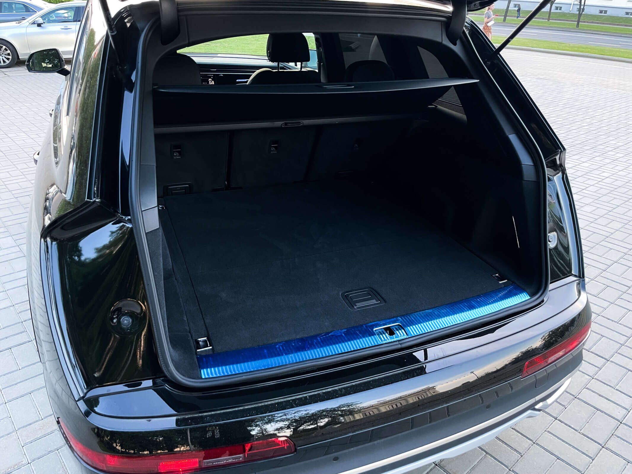 Аренда  Audi Q7 quattro tiptronic  6 класса 2022 года в городе Минск от 280 $/сутки,  двигатель: ДТ , объем 3.0 литров, КАСКО (Мультидрайв), без водителя, вид 8 - West Group