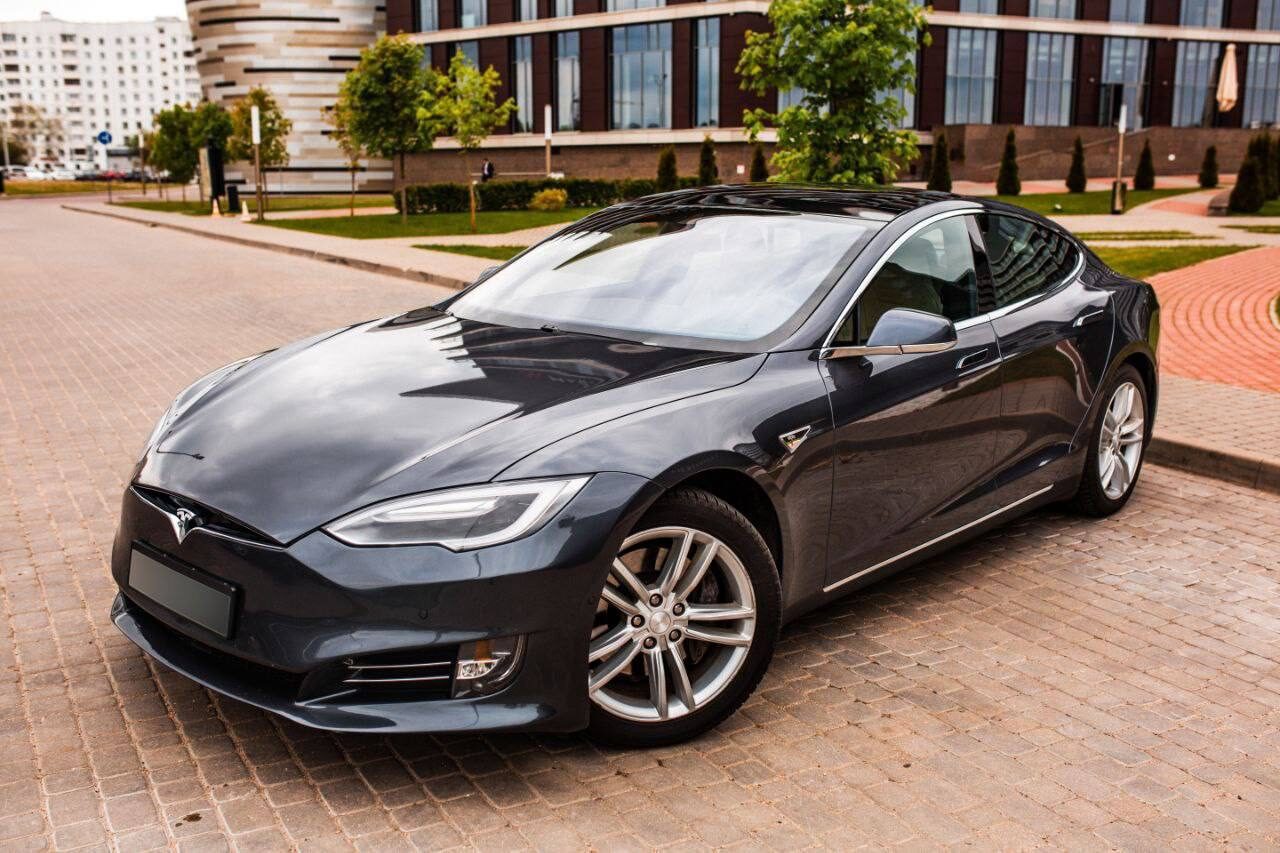 Аренда  Tesla Model S 90D Rest (4WD)  3 класса 2020 года в городе Минск от 110 $/сутки,  двигатель: Электро , объем 90 KW | 428л.с. литров, КАСКО (Мультидрайв), без водителя, вид 2 - West Group