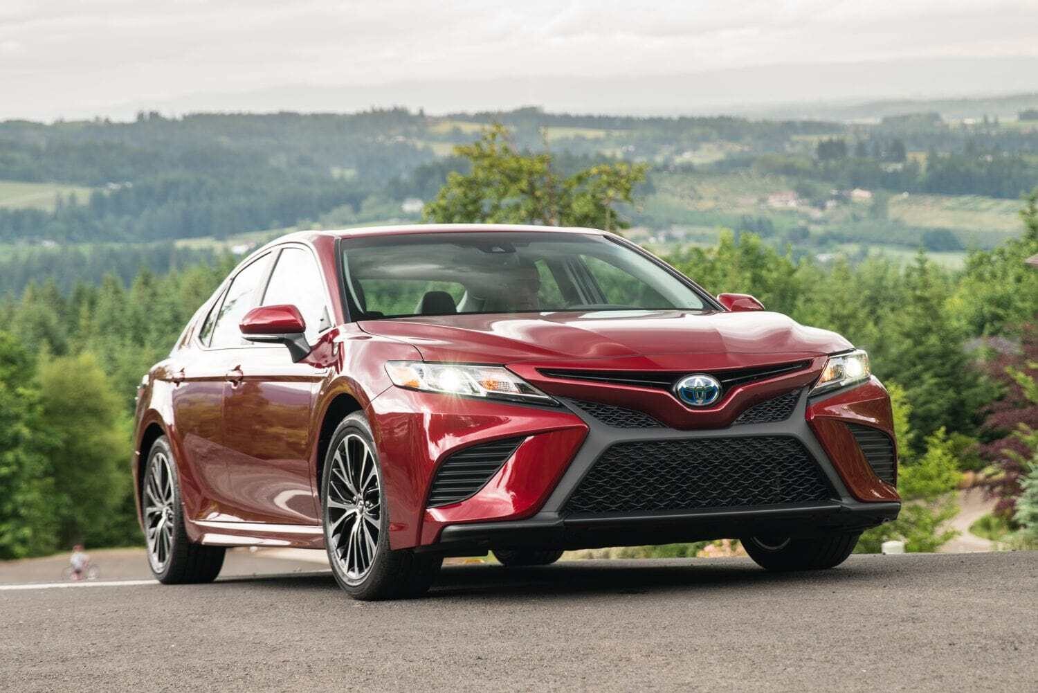Toyota Camry 2022 - фото №3