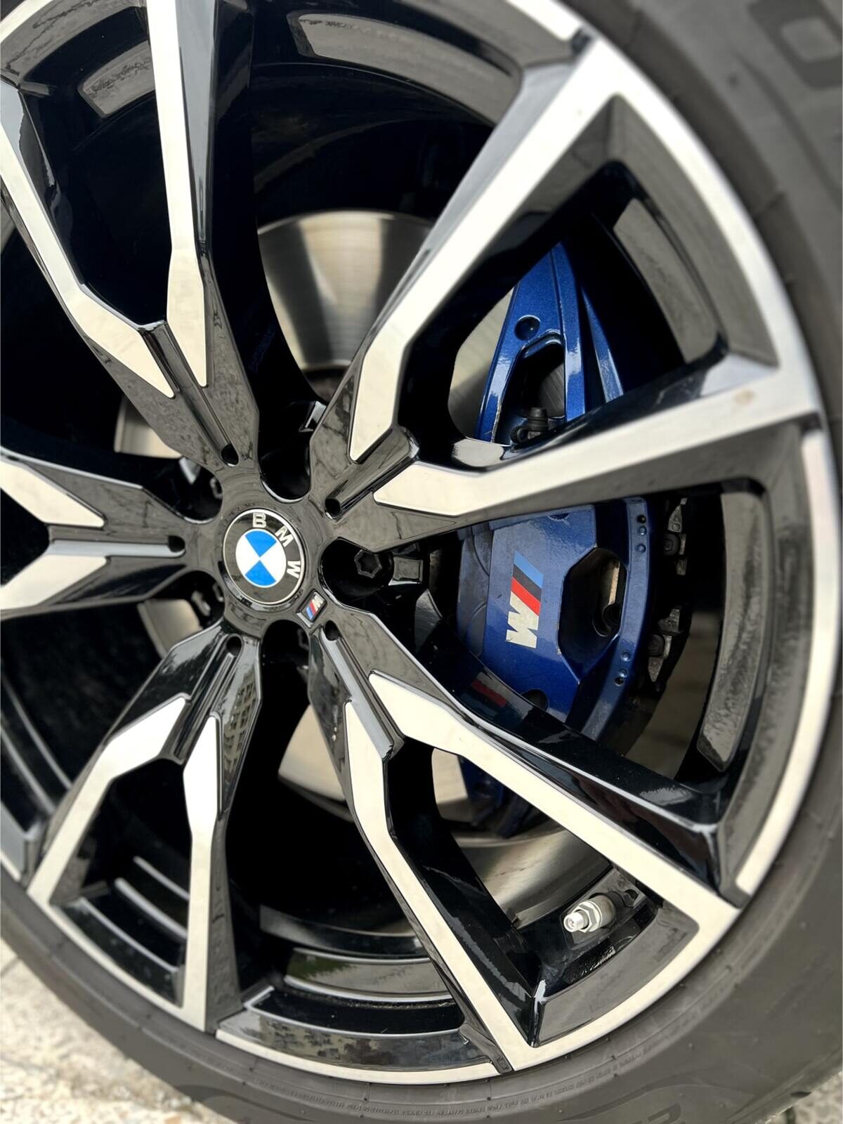 Аренда  BMW X7 xDrive 40i M Sport Pro  6 класса 2021 года в городе Минск от 380 $/сутки,  двигатель: Бензин , объем 3.0 литров, КАСКО (Мультидрайв), без водителя, вид 8 - West Group