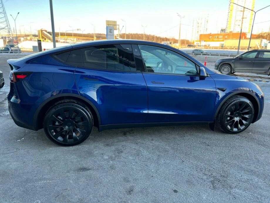 Аренда  Tesla Model Y 75D kWh Long Range  3 класса 2021 года в городе Минск от 140 $/сутки,  двигатель: Электро , объем 336 кВт литров, КАСКО (Мультидрайв), без водителя, вид 4 - West Group