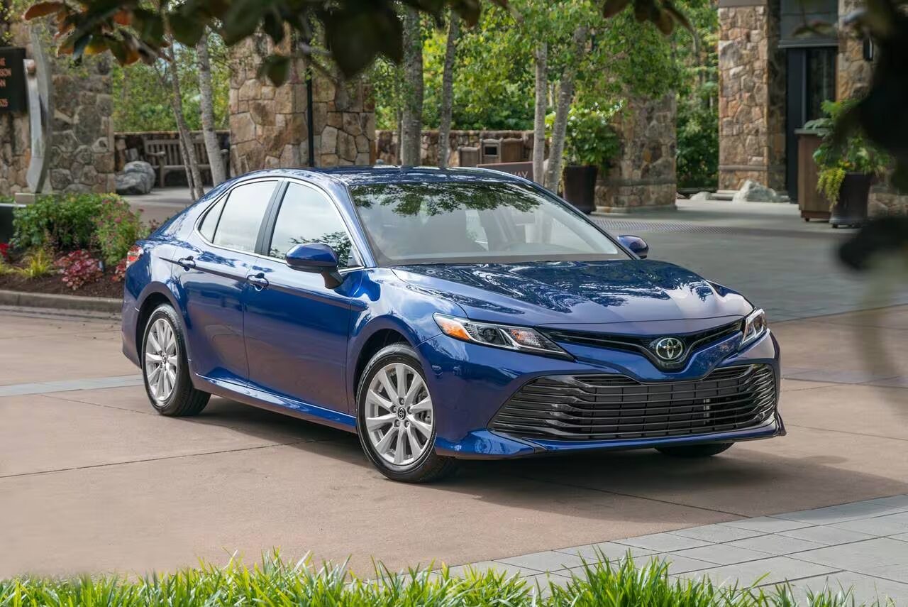 Toyota Camry 2022 - фото №6
